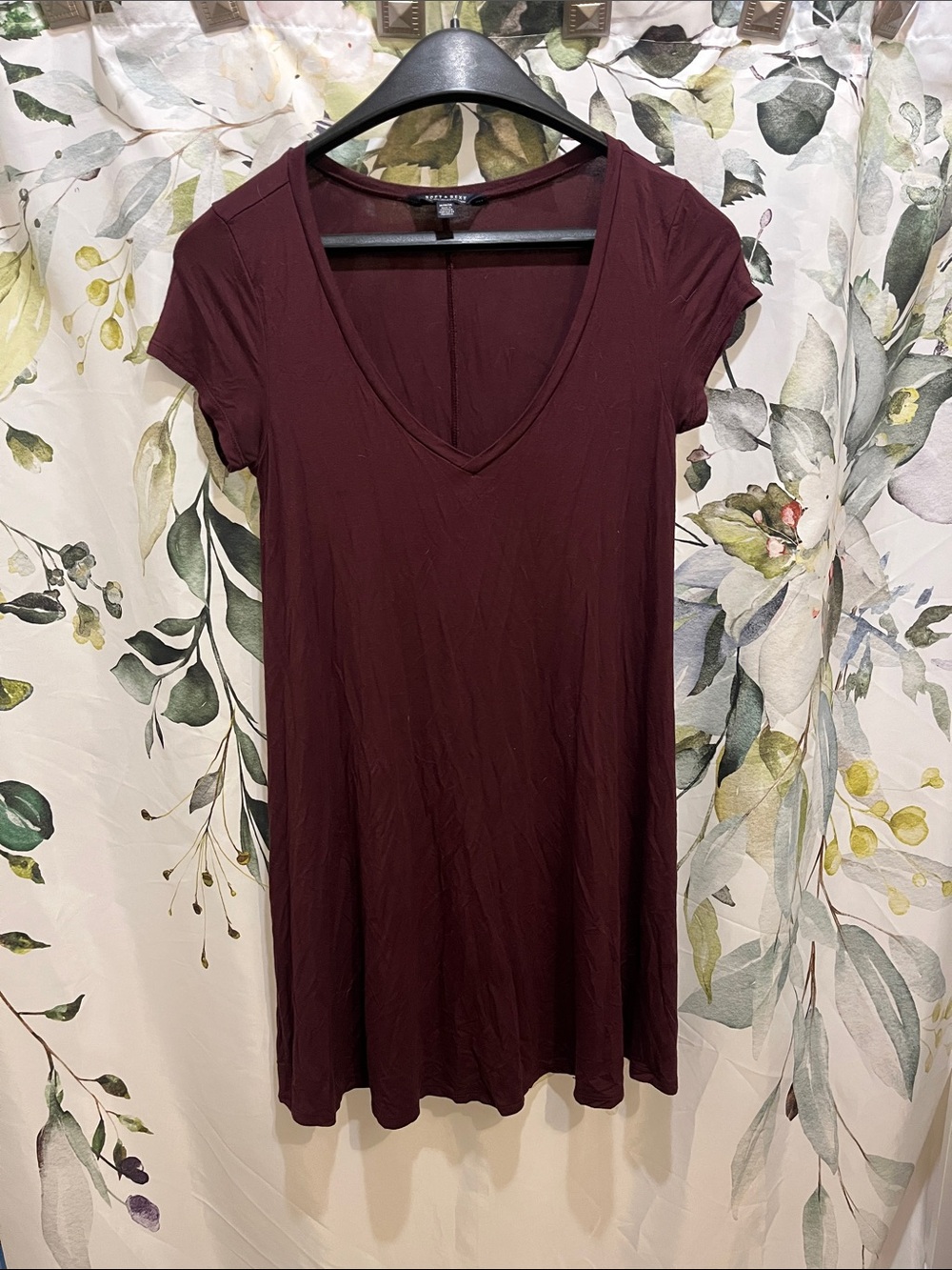 American Eagle Outfitters V-Neck Short Sleeve Top - Burgundy